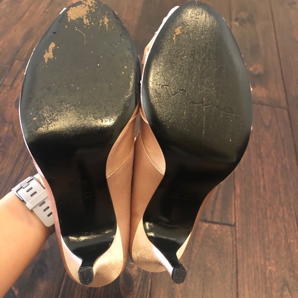 Nina Gold Peep Toe Heels Size 9.5 - Picture 8 of 9